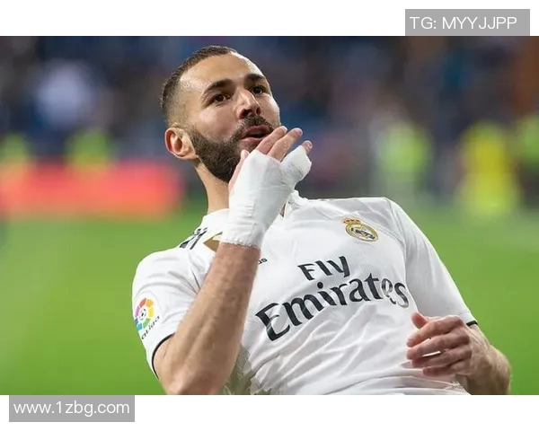 德国足球队最美球星盘点 从俊朗小伙到魅力巨星的风采展示