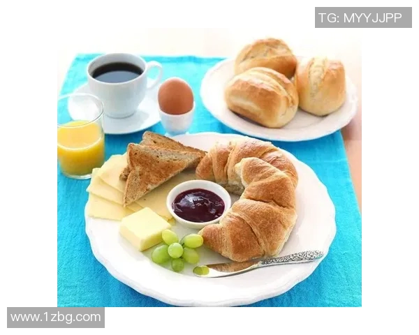 揭秘足球球星能量早餐如何助力他们在赛场上保持高效表现 揭秘足球球星能量早餐如何助力他们在赛场上保持高效表现