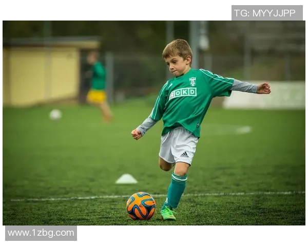 粉色足球风潮席卷全球 球星与时尚界碰撞出耀眼火花